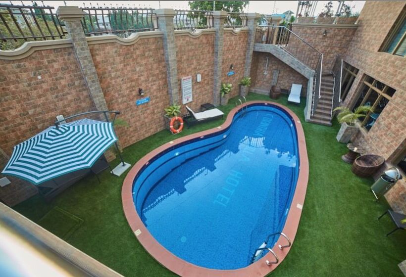 اتاق رویال, Corinthia Villa