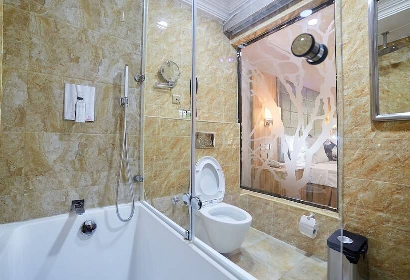اتاق رویال, Corinthia Villa