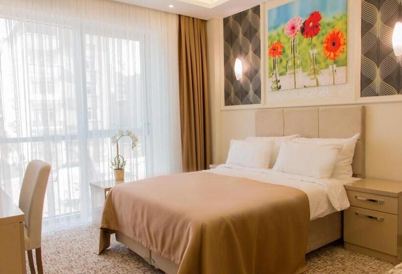 اتاق خانوادگی, Goldhan