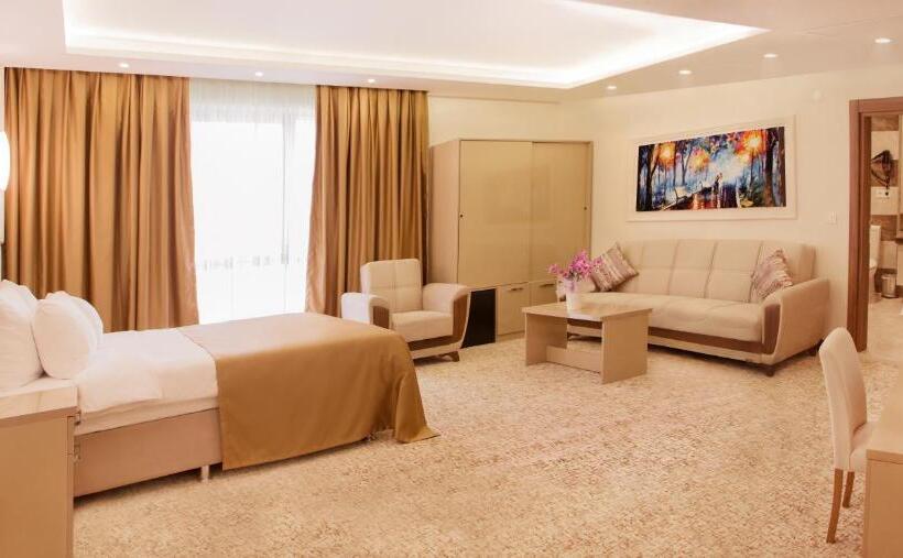 Deluxe Suite King Bed, Goldhan