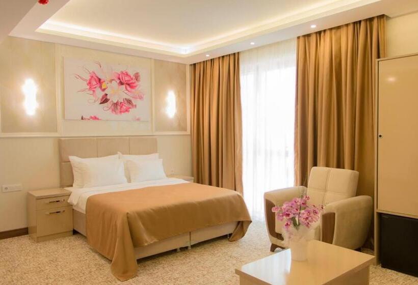 Deluxe Suite King Bed, Goldhan