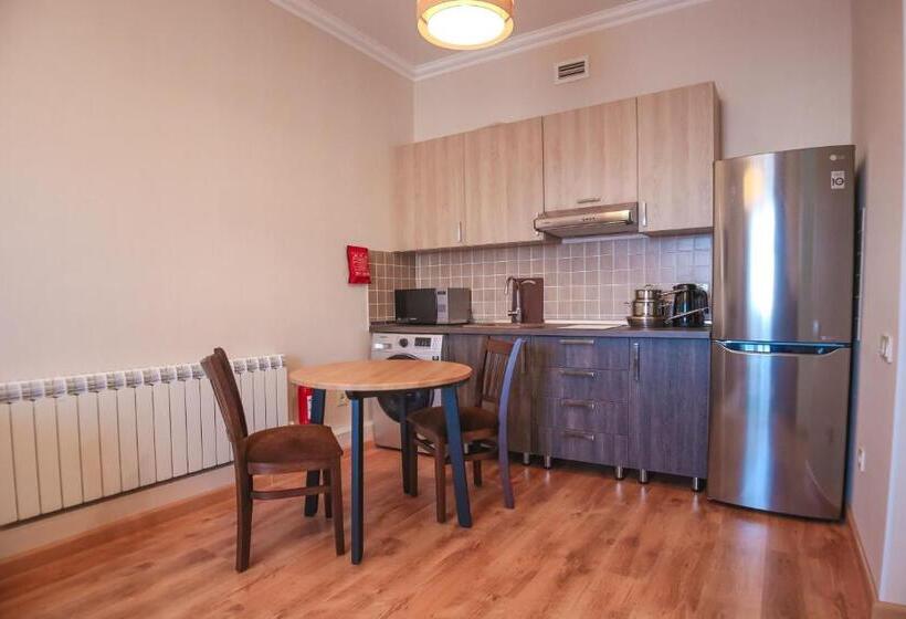 Escritório Estándar, Infinity Plaza