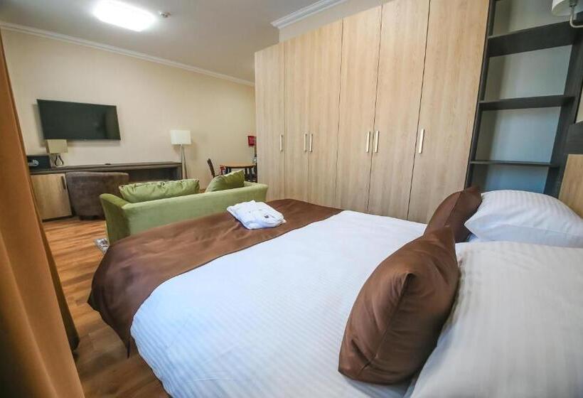 Escritório Estándar, Infinity Plaza