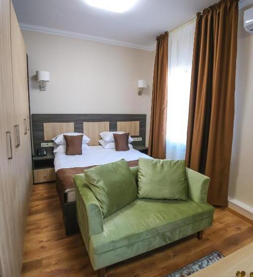 Escritório Estándar, Infinity Plaza