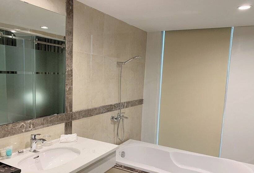 اتاق لوکس, Legend