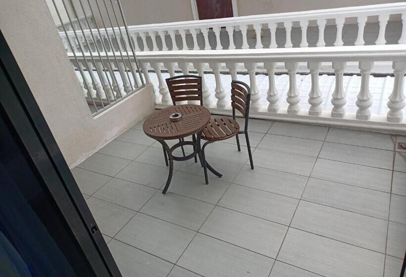 اتاق استاندارد با تخت بزرگ, Oscar Suites