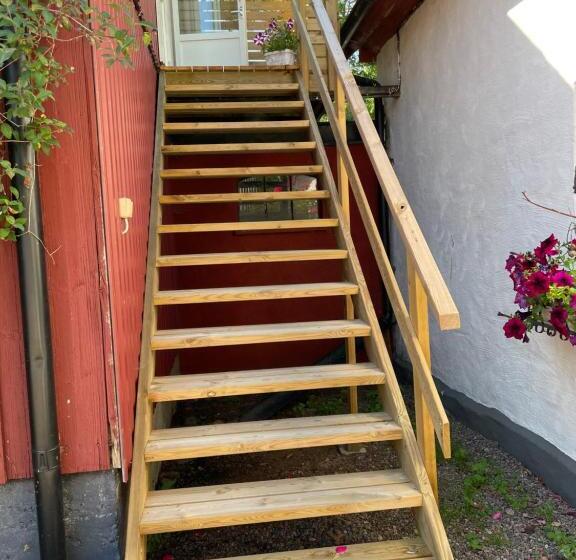 Номер Стандарт, Skummeslöv B & B