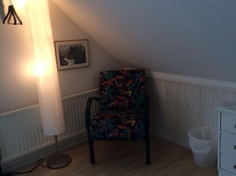 Номер Стандарт, Skummeslöv B & B