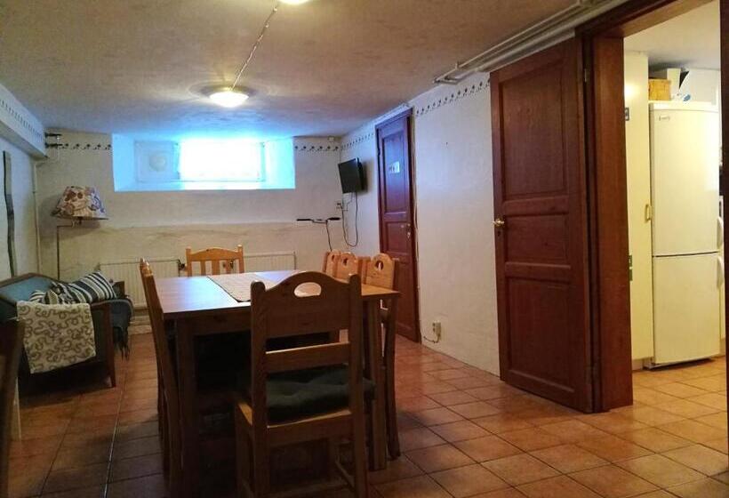 اتاق لوکس, örtagården