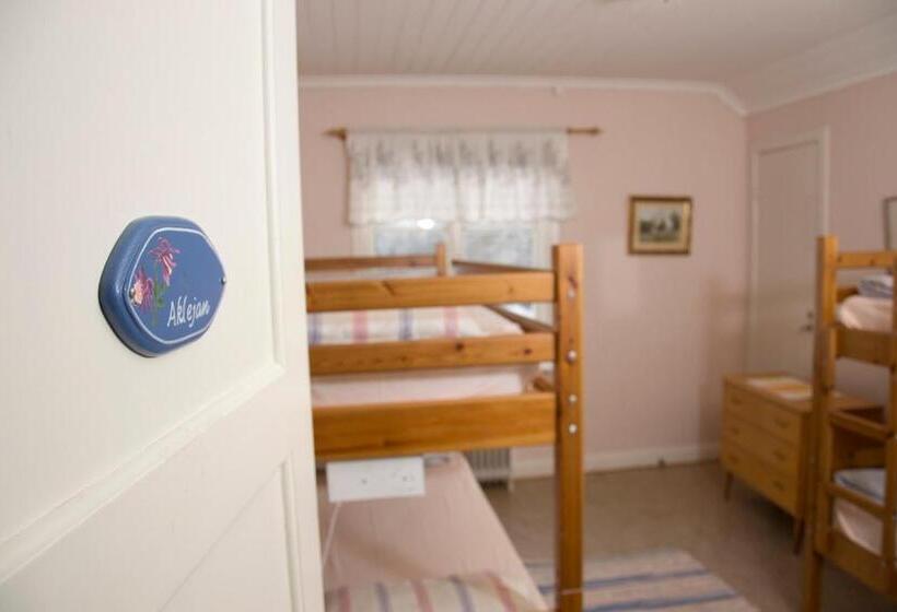 Economy Quadruple Room, örtagården