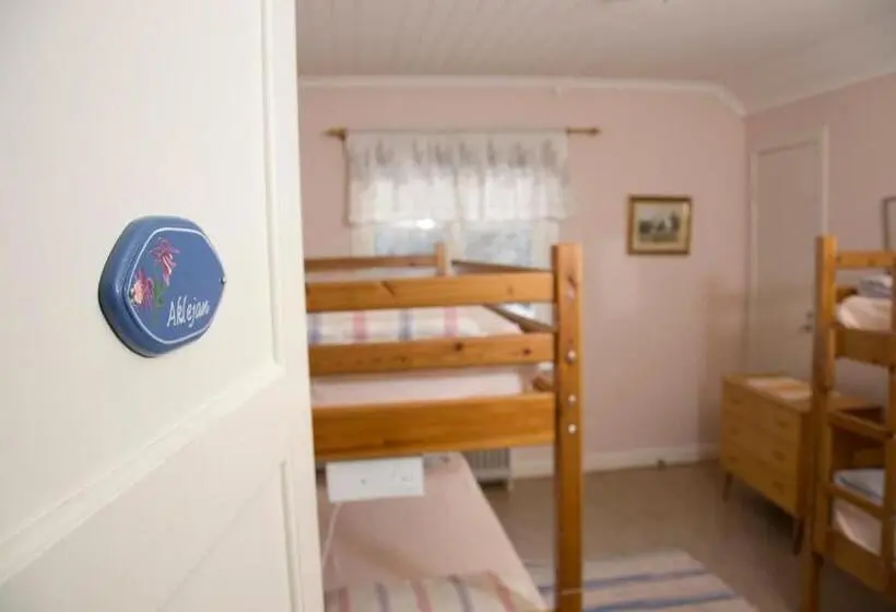 エコノミー４人部屋, örtagården