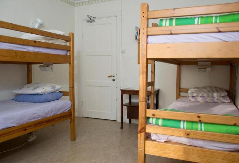 Economy Quadruple Room, örtagården