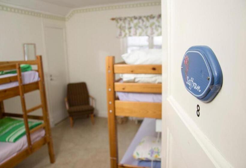 Economy Quadruple Room, örtagården