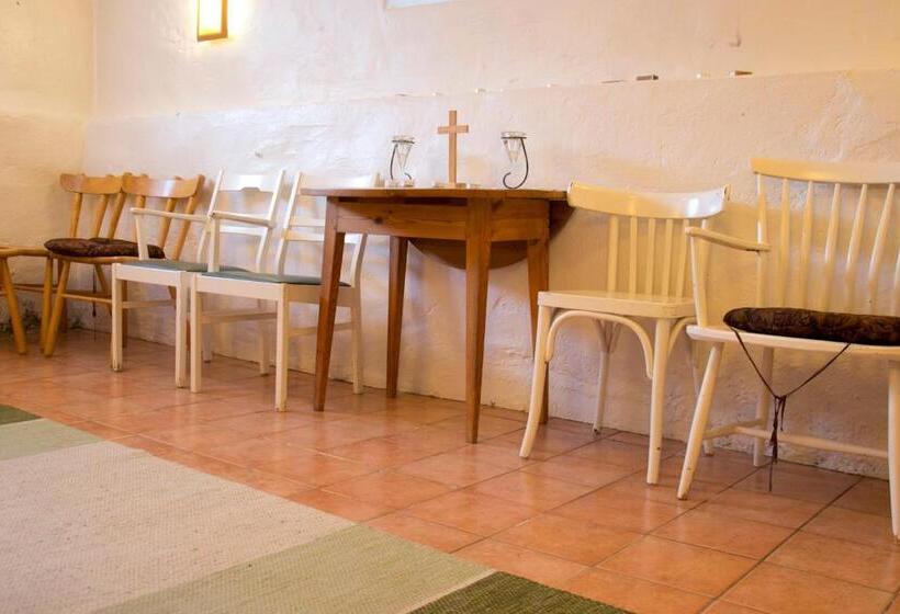 Economy Quadruple Room, örtagården