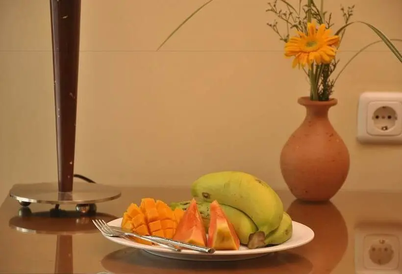 Deluxe-huone Allasnäkymä, 4 U Saliya Garden