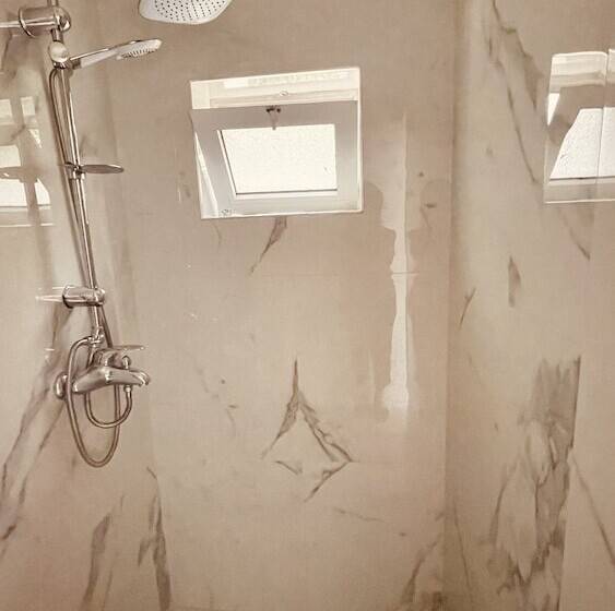 חדר דלוקס, Drinos