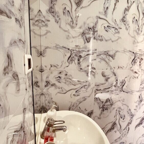 חדר דלוקס, Drinos