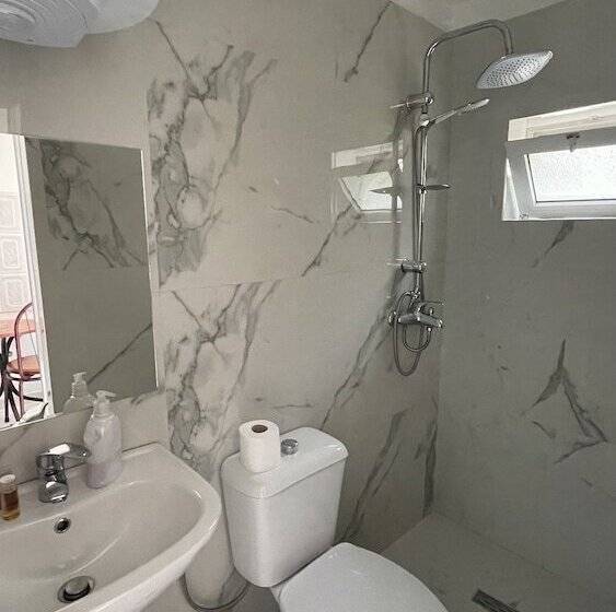 חדר דלוקס, Drinos