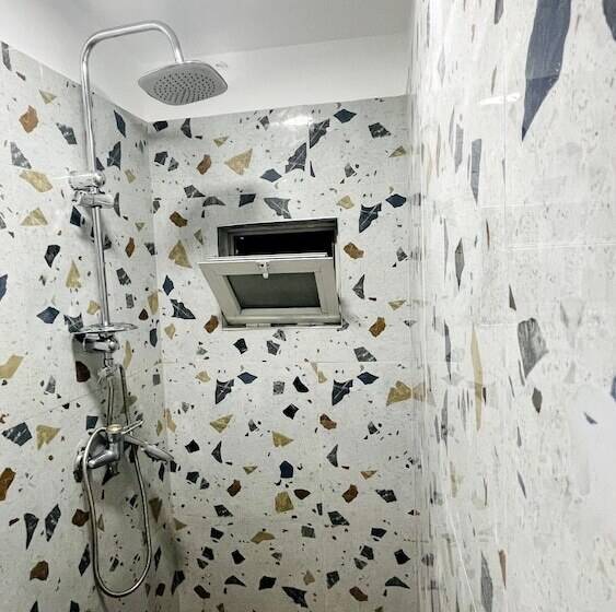 חדר דלוקס, Drinos