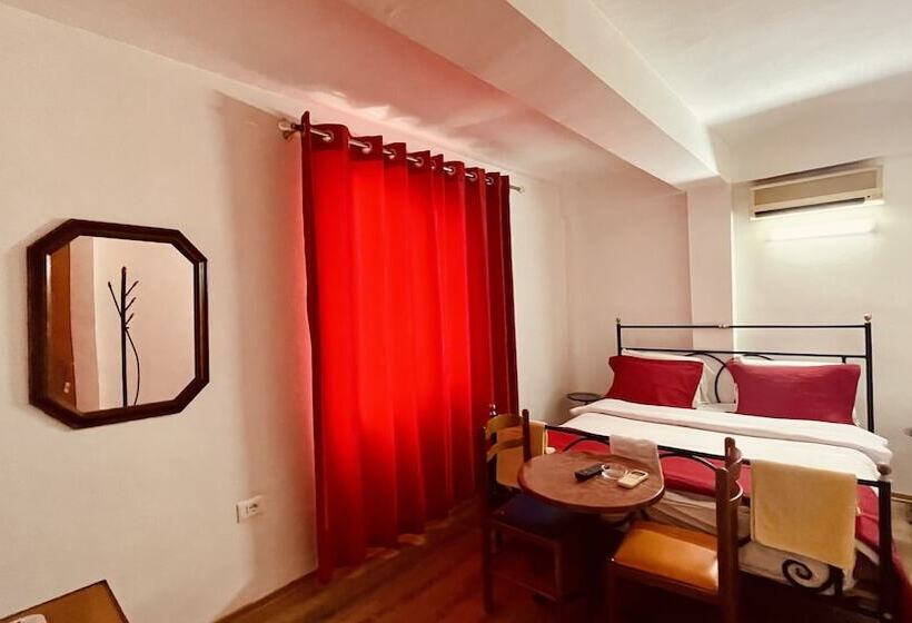 חדר דלוקס, Drinos