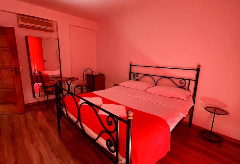 חדר דלוקס, Drinos