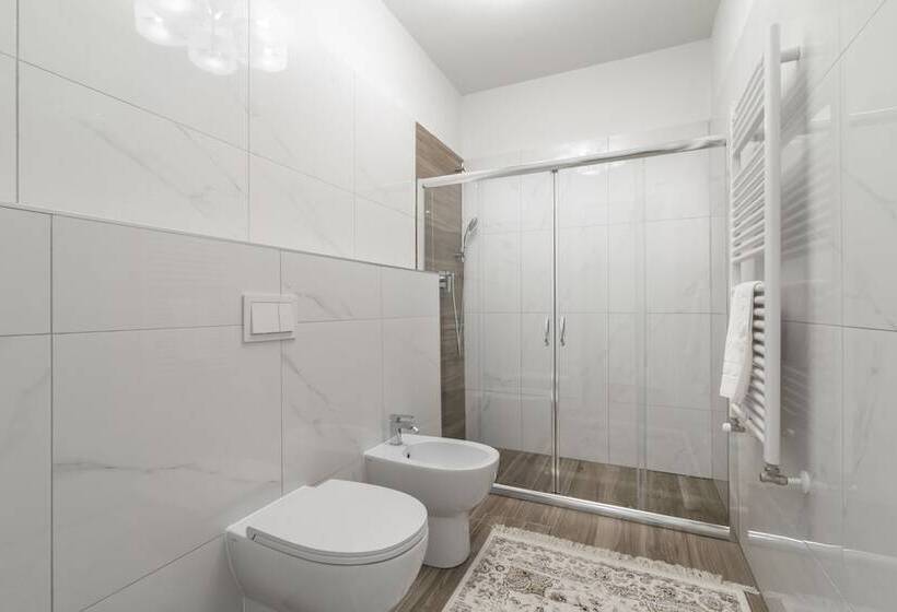 اتاق لوکس با چشم‌انداز شهر, Grifoni Boutique