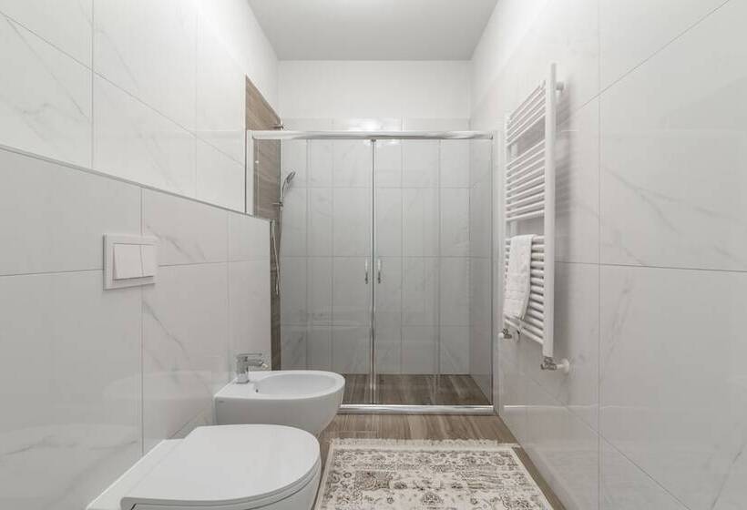 اتاق لوکس با چشم‌انداز شهر, Grifoni Boutique