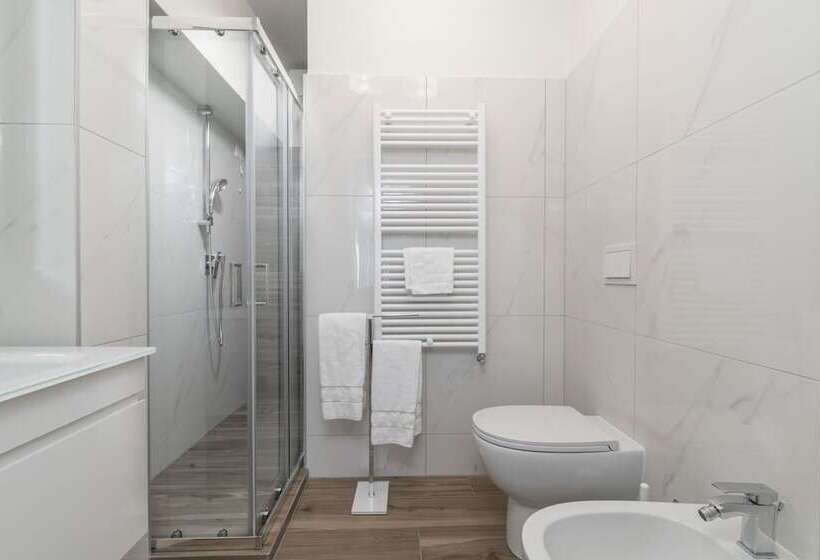 اتاق لوکس سه تخته, Grifoni Boutique