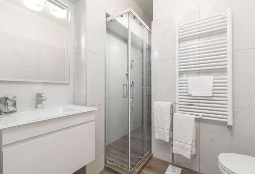 اتاق لوکس سه تخته, Grifoni Boutique