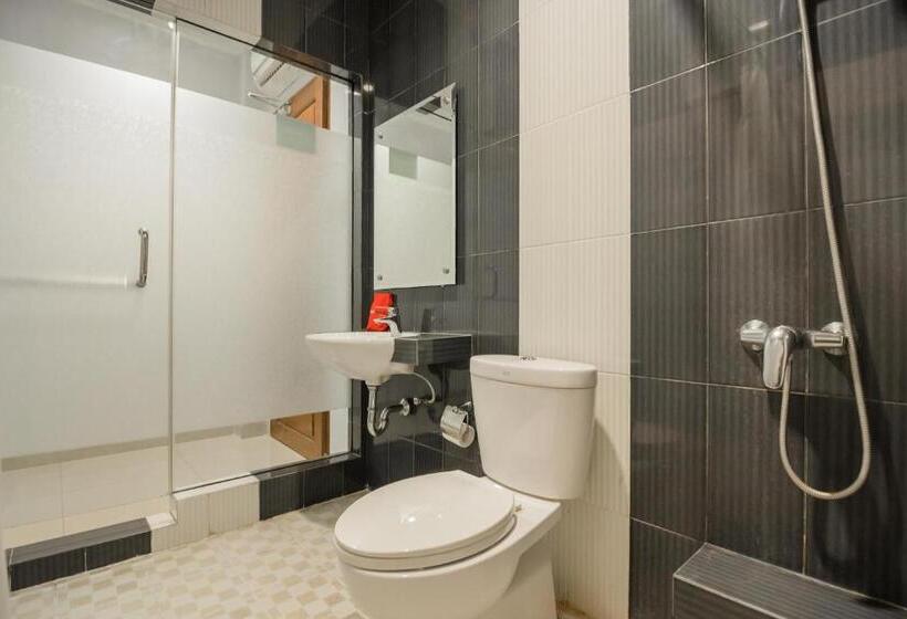 Номер Стандарт, Reddoorz Plus Near Soekarno Hatta Airport 2