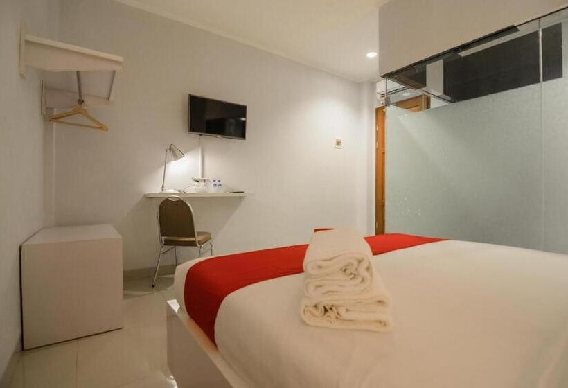 Номер Стандарт, Reddoorz Plus Near Soekarno Hatta Airport 2