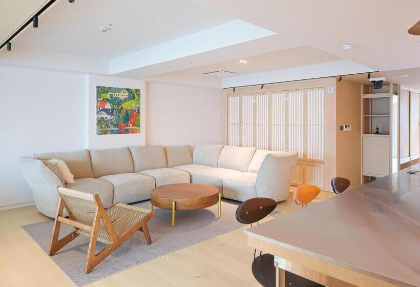 سوییت اجرایی, B Amu