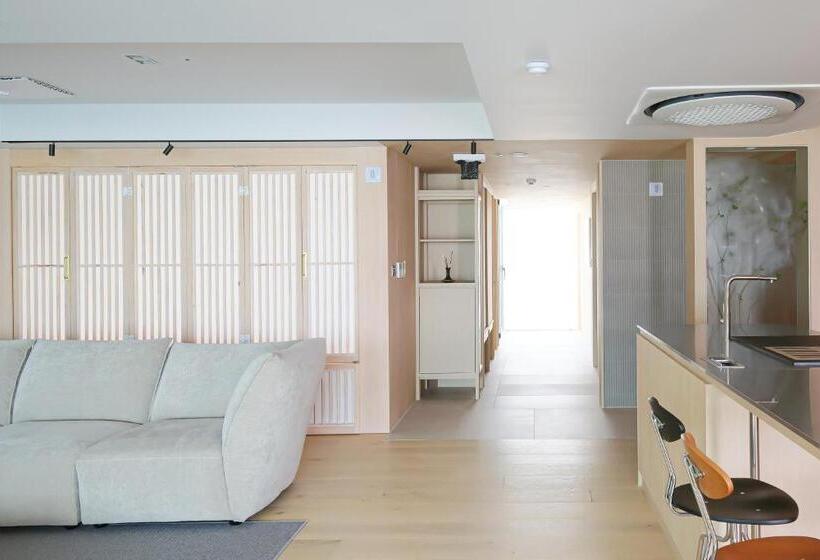 سوییت اجرایی, B Amu