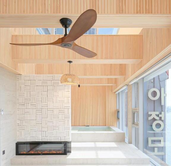 سوییت اجرایی, B Amu