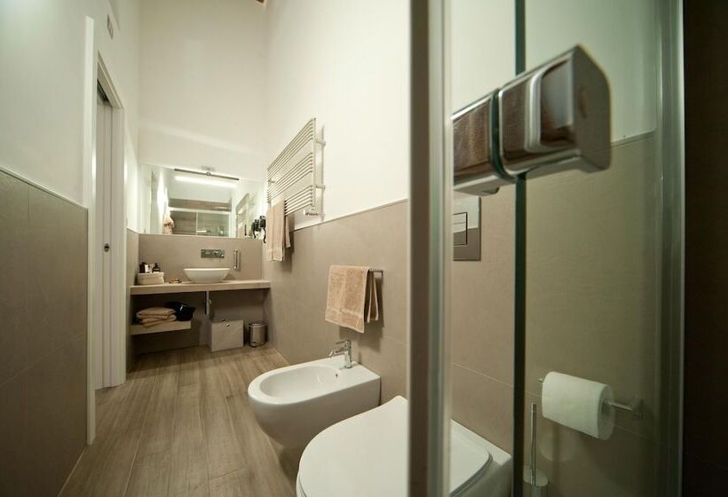 اتاق استاندارد سه نفره, Sotrani