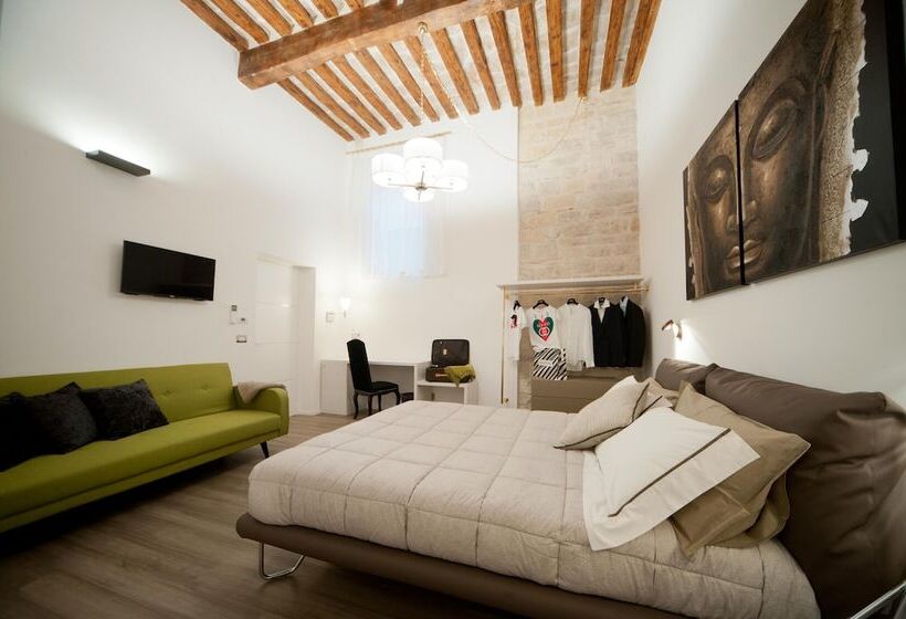 اتاق استاندارد سه نفره, Sotrani