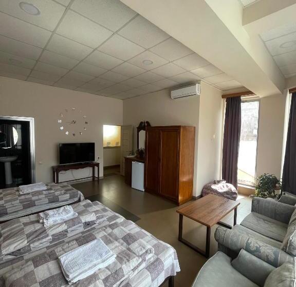 اتاق لوکس سه تخته, Downtown B&b
