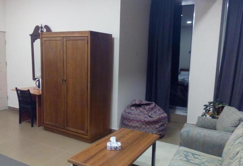 اتاق لوکس سه تخته, Downtown B&b