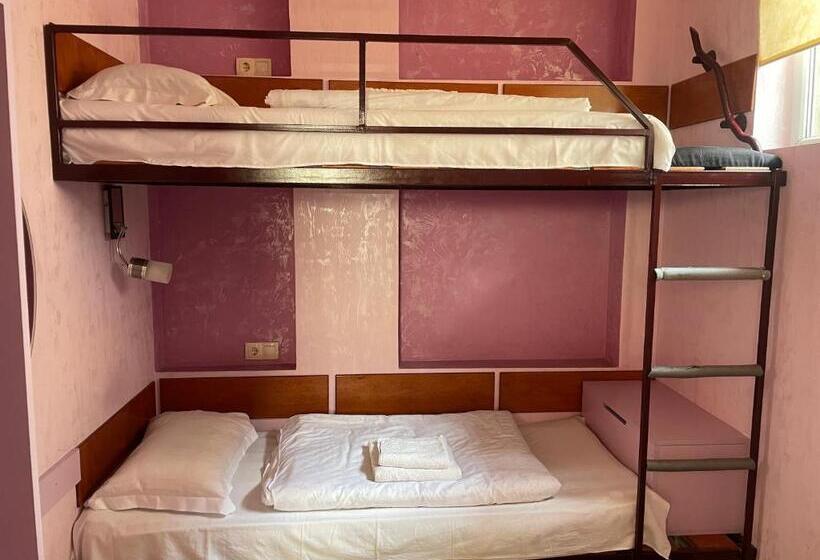 استودیوی استاندارد, Downtown B&b