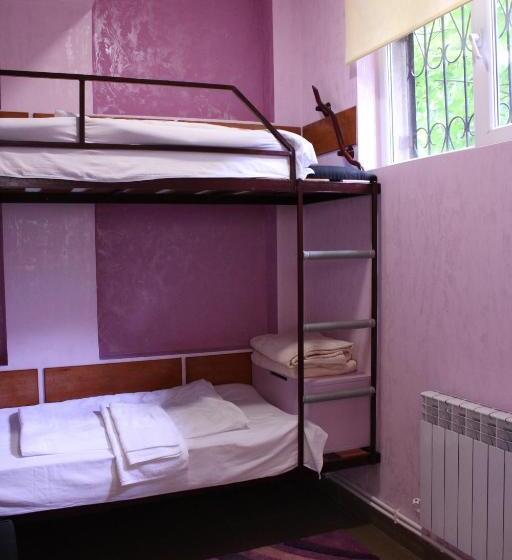 اتاق اکونومی, Downtown B&b