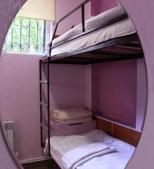 اتاق اکونومی, Downtown B&b