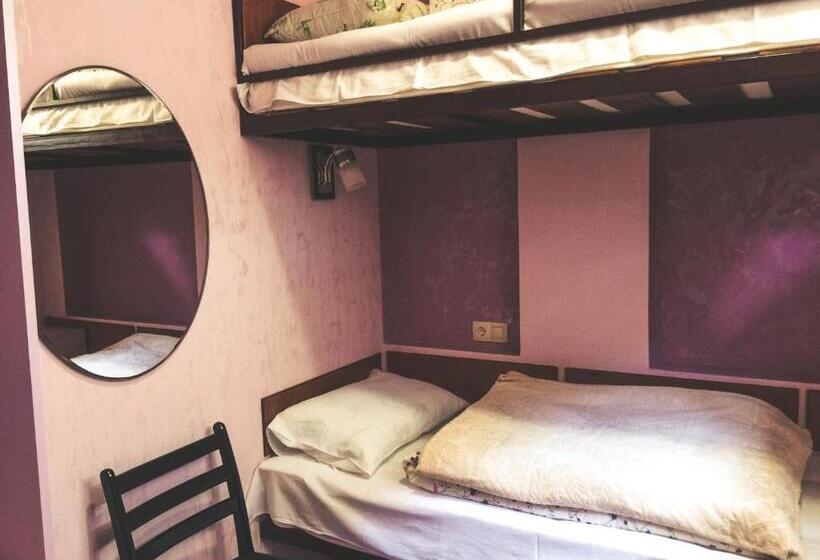 اتاق اکونومی, Downtown B&b