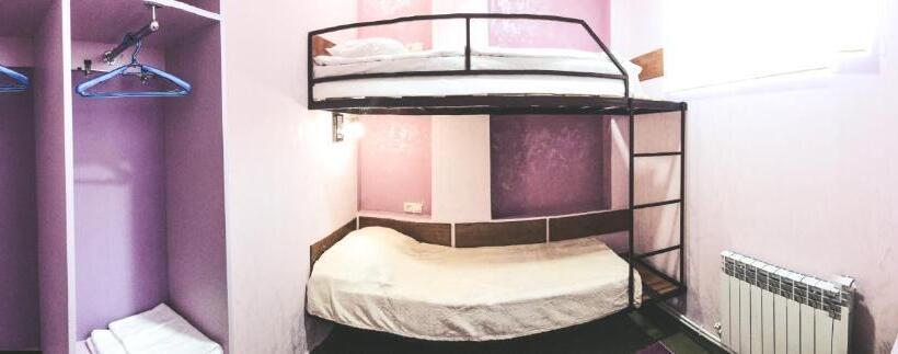 اتاق اکونومی, Downtown B&b