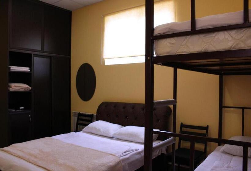 Economy Triple Room, Downtown B&b