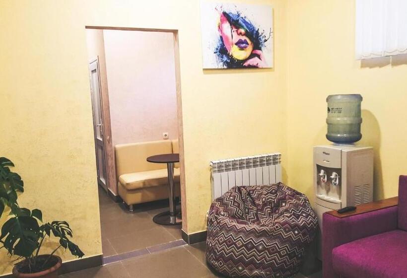 Economy Triple Room, Downtown B&b