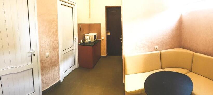 Economy Triple Room, Downtown B&b