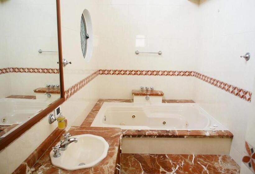 جناح مزوَّد بشرفة, Agatalh Pinares Alto Pereira