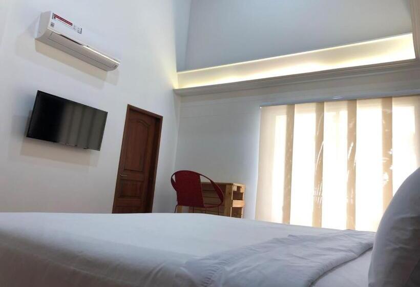 جناح مزوَّد بشرفة, Agatalh Pinares Alto Pereira