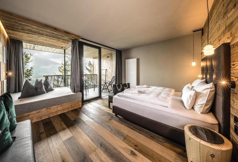 סוויטת ג'וניור עם מרפסת, My Arbor   Plose Wellness