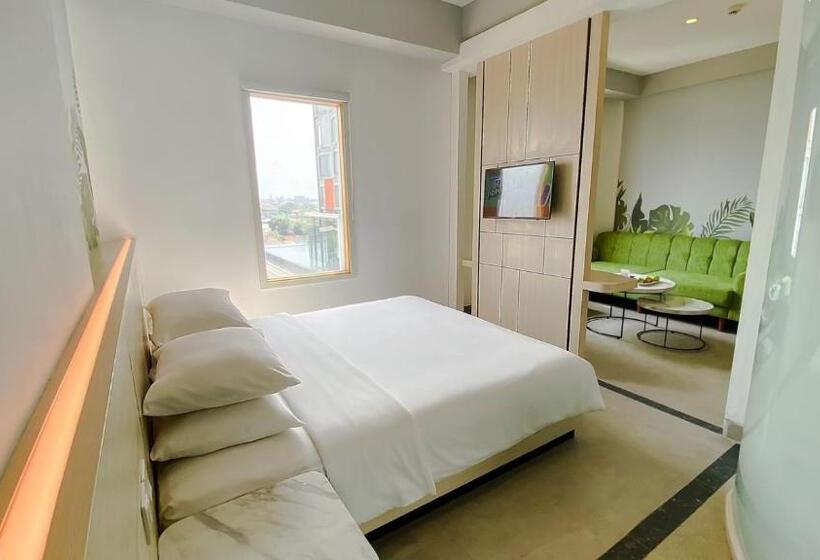 スイート, Pop! Hotel Solo